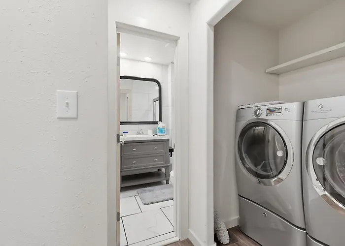 Modern 3br Oasis